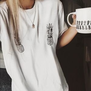 Pineapples graphic black and white tee